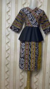 Baju Couple Tenun Motif Maumere: Desain Unik & Acara Formal