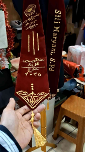 SELEMPANG WISUDA / SELEMPANG LEHER / SELEMPANG PPG / SELEMPANG BORDIR CUSTOM ( SEHARI JADI )