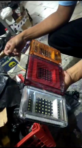 Lampu Belakang Stoplamp Truk LED Model Kotak 24V