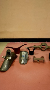 PAKET LENGKAP C70 JOK LENGKUNG+SPAKBOR BELAKANG C70+STANG BATOK ATAS BAWAH+PANEL DASI DAN EMBLEM LOGO C70+PANGKON JOK BELAKANG C70+PANGKON STANG C70