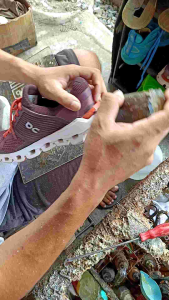 Glue cleaner for reglue sneakers