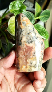 🍁 หิน เม็กซิกันเครซี่เลซ อาเกต ทรงฟรีฟอร์มขัดเงาทั้งชิ้น สีสดใส ลายสวย วางตั้งโชว์ได้ / 248 กรัม  ( Maxican Crazy Lace Agate )