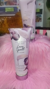 VS LOVES SPELL 236 MOISTURIZING LOTION