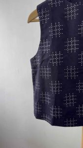 ❤️❤️New Lovely Black Colour Simple Batik Design Crop L Size Top Sleeveless❤️❤️