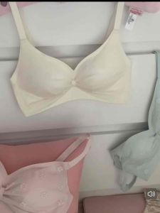 Hi.sweetie 🎀 [Ready Stock] 1.8cm Fafa Lacey Push Up Bra Wireless Bra Super Gathering Seamless高颜值花花蕾丝小胸聚拢显大内衣
