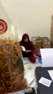 Usus ayam krispi 150 gram original dan pedas daun jeruk
