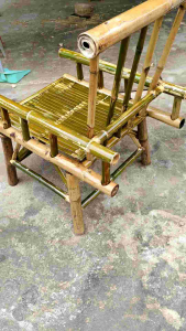 เก้าอี้ไม้ไผ่ ยาว 60 กว้าง 75 สูง 105 ความสูงของที่นั่ง 45 เซนติเมตร งานเคลือบเงา