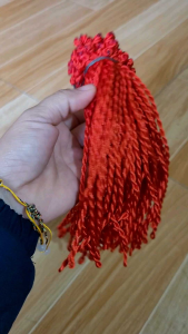 100 chỉ đỏ làm vòng may mắn