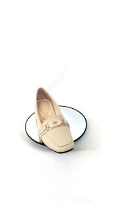 Sepatu Kerja Wanita & Ventovel Formal: Pilihan Tepat untuk Penampilan Profesional