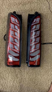 ไฟท้าย รถตู้ Hiace Commuter 2008-2018 led ลาย V9 japan สีแดง สีดำและ สีสโมค