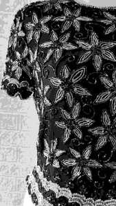 H331:เสื้อปักปล้องผสมมุก กึ่งครอป วินเทจ ลายดอกไม้ ซิปหลัง ผ้าไหมผสม งานอินเดีย : Size S อก 36":มือสอง