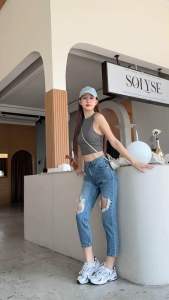 กางเกงยีนส์ทรงบอยแต่งขาด เนื้อผ้าดี แมทกับเสื้อตัวไหนสวย สวย เก๋ เท่ึงได้ทุกเซอะ