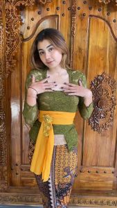 Simona Kebaya & SET 100rb: Pilihan Terbaik untuk Acara Formal
