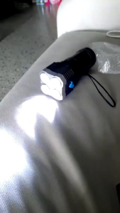 ไฟฉายแรงสูง 4 ตา ไฟฉาย LED  ส่องสว่างระยะไกล การชาร์จ USB กลางแจ้งในครัวเรือน ไฟฉาย พกพา