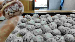 Red Velvet Crinkles with Cream Cheese Filling