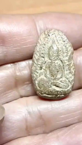 พระกรุวัดจุฬามณี พิมพ์ซุ้มข้างขีด จังหวัดพิษณุโลก พระกรุวัดจุฬามณีเป็นพระเครื่องเนื้อดินที่ได้รับความนิยมและมีอายุความเก่าแก่มากกรุหนึ่งของจังหวัดพิษณุโลก