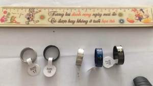 Nhẫn thời trang có chữ kinh thánh và thánh giá