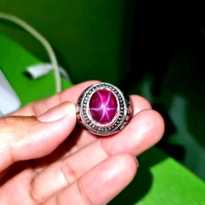Cincin merah siam sintetic dim 12 / batu akik merah siem star tidak asli
