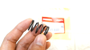 SPRING CLUTCH (SOLD PER PIECE) genuine Honda wave 125 S R wave 125i (Xrm Rs 125 old/carb/fi) Orignal parts