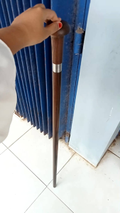 Tongkat jalan kayu kalimosodo model lurus
