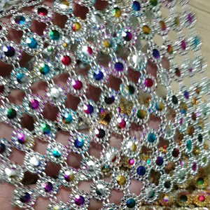 สังวาลย์ กาแล็คซี่ สังวาลย์ผืน (150 ชิ้น 600 ชิ้น) ขนาด 9 มิล เช็คขนาดให้ชัดเจนก่อนสั่ง วัสดุเป็นพลาสติก ไม่มีรูใช้กาวยึดติดกับชิ้นงาน ของตกแต่งงานฝีมือ