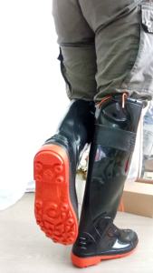 🦢 รองเท้าบูทเป็ดดาว บูทยาว 18 นิ้ว ดำพื้นส้ม#มัดเชือก