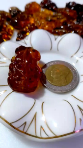 ปี่เซี๊ยะงานแกะสลักจากอำพันพม่าแท้