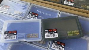 กล่องโฟมและกล่องใส่เหยื่อ MEBAO ขนาดกว้าง *ยาว*สูง 10.5* * 17.4 * 3.7 cm. มีให้เลือก 2 สี สีขาว และสีดำ ราคาที่สูงสุด