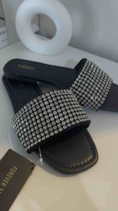 รองเท้าแตะส้นสูง แฟชั่นผู้หญิง สีดำ พร้อม ประดับเพชรวิบ วิธีการผ่าตัด สวยหรู