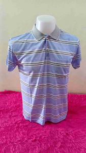 เสื้อยืดโปโลสีฟ้า กระดุมทองกระเป๋า ข้างจริง สีฟ้า