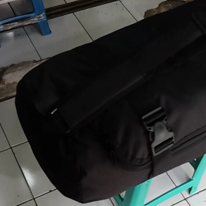 tas penyesk slempang hitam/tas pendidikan/tas slempang /pulsak/terlaris