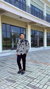 Kemeja Batik Pria Slimfit Lengan Pendek Motif Anjana Hitam Bahan Katun Lapis Furing