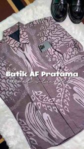 Kemeja batik pria slimfit premium lengan pendek motif DANAPATI bahan katun lapis furing halus warna ungu