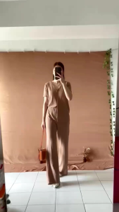 One Set Knit Hornet Premium Terbaru: Setelan Wanita Bahan Rajut Nyaman & Trendy