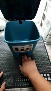 ถังขยะเหยียบ 4.5 ลิตร ถังขยะเท้าเหยียบ ขนาดเล็ก ฝาปิดเปิดอัตโนมัติ