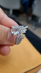 แหวนงานโกดังญี่ปุ่น สินค้ามือสอง.✨ แหวนเพชร CZ สุดหรู ราคาเบาๆ ✨ งานสวยวิบวับ ใส่ออกงานก็ปัง ใส่ทุกวันก็รอด 💍 เพชร CZ เล่นไฟเหมือนเพชรแท้ 💎 งานดีคัดเกรด ใส่แล้วมือสวยแน่นอน