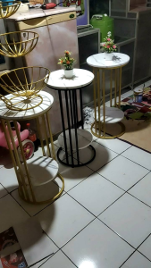 meja  dekorasi ruang tamu minimalis.meja sudut dekorasi ruang tamu