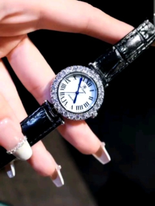 นาฬิกา Royal Crown ขอแท้100% มีให้เลือกทังสายหนัง&สายสแตนเลสกันน้ำมีบัตรับประกันจัดส่งพร้อมกล่องครบ (สายหนังหากต้องการสีอื่นทักแชทเข้ามาได้เลยคะ)