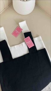 Ninamee เสื้อกล้ามครอปคอเหลี่ยม 28-40 นิ้ว โทนสีสวยๆ กล้ามแถบใหญ่ กล้ามคอเหลี่ยม ผ้าไหมพรมทอแน่น คุณภาพดี ส่งเร็วพิเศษ