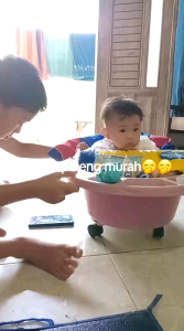 Ember dorong bayi / Ember bayi beroda pengganti ayunan / alat penidur bayi