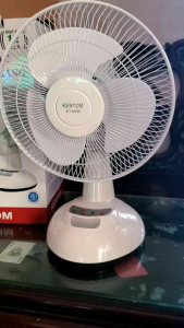 Quạt Tích Điện KENTOM 9500 2 Bình Ắc Quy Siêu Khoẻ - Sử Dụng 12H Liên Tục - Chất Lượng Tốt