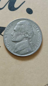 100% Authentic 1995 USA Jefferson Nickel 5 Cent Coin Beautiful good condition   *Actual photo taken not from library photos   * Catalogue #0240   Features  Country: United States   Period: Federal republic (1776-date)  Type: Standard circulation coins