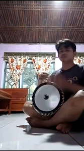 Mika Emin & Mika Crispy untuk Musik