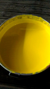 cat minyak untuk besi kayu  kuning