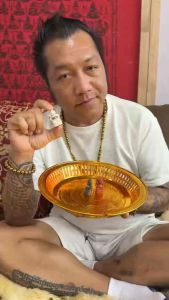 蜈蚣大师 阿赞湿•乌巴库水财佛 | 最强推出🔥水财神💰强力招财💰财运无阻🔥 阿赞湿大师近期推出的超强招财圣物 代表佛教中极具力量的水财神法相——财源滚滚、福气不断、破障避灾之力。