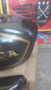 PROMO PAKET HEMAT TANGKI GL100 PRES PABRIKAN SANGAT PRESISI SET TEMPONGAN AKI DAN STRIPING.KWALITAS PALING BAGUS.BONUS EMBLE SEPASANG
