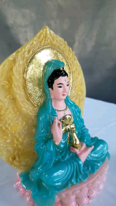 Tượng Quan Âm Bồ Tát ngồi trên tòa sen để xe ô tô cao 17cm - Bột Ngọc bích