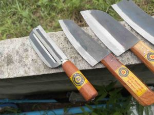 มีดแร่ อรัญญิกแท้ 100% คมกริบ หั่นผักหันเนื้อด้ามไม้