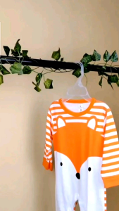 Sleepsuit bayi lengan panjang bermotif sudah SNI