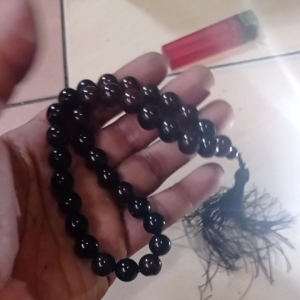 Tasbih Batu Yaman Wulung Jaminan Original Asli Batu 33 Butir 10 mm Tembus Merah Limited Editions